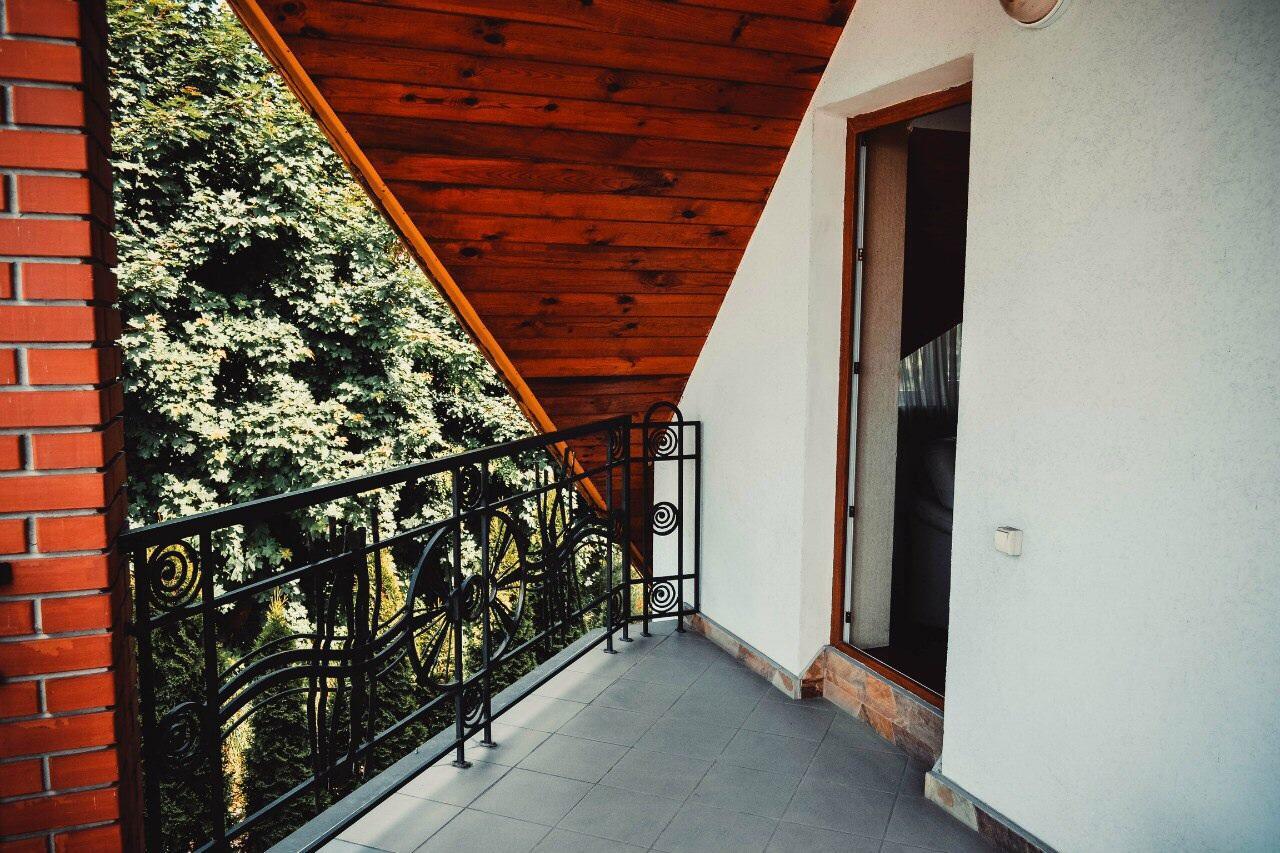 Tri Dorogi Hotel Lviv Exterior photo