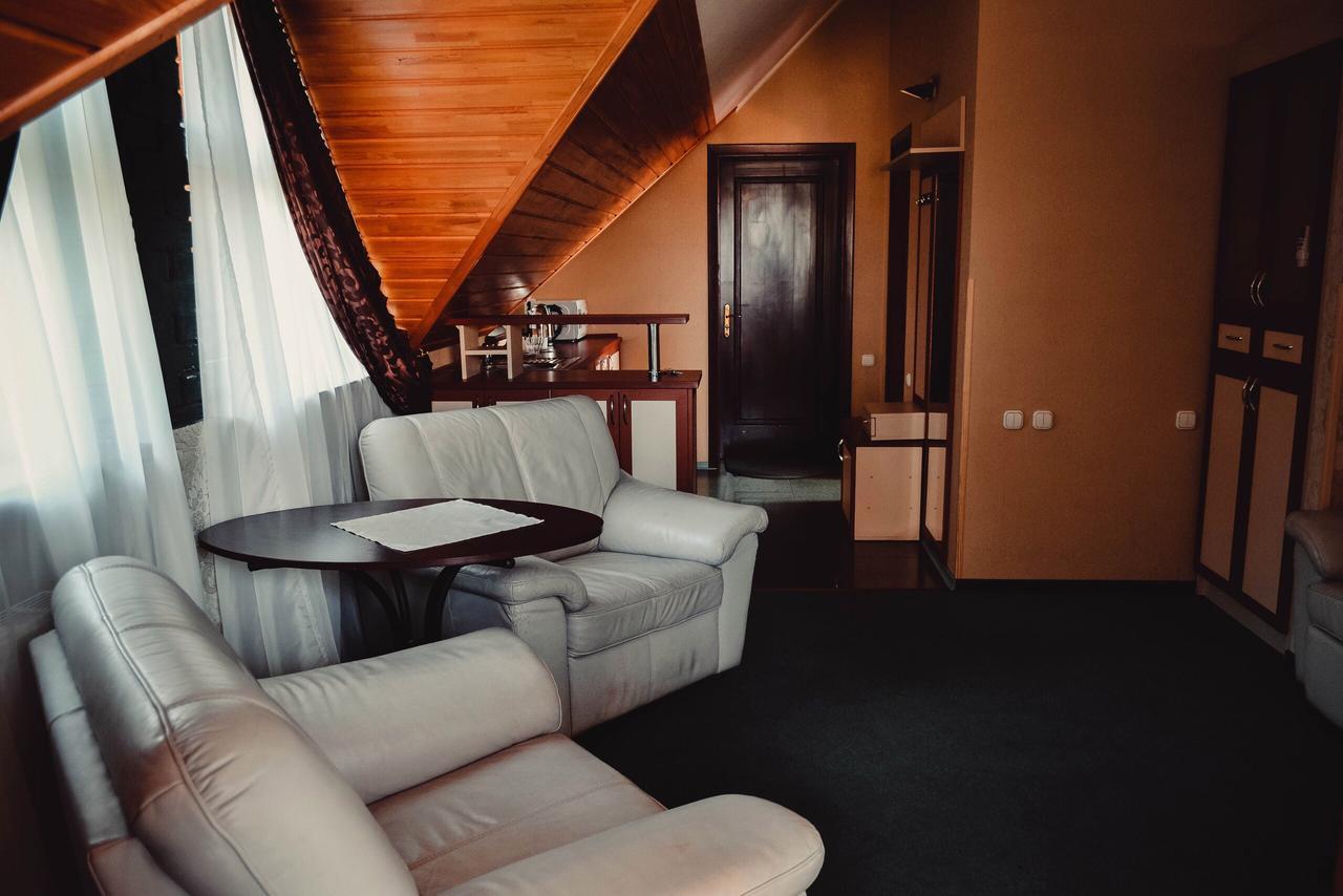 Tri Dorogi Hotel Lviv Exterior photo