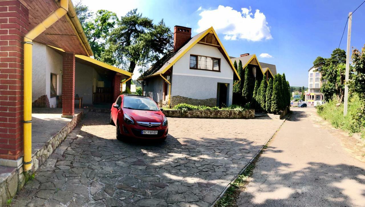 Tri Dorogi Hotel Lviv Exterior photo